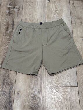 Men's Performance Shorts in khaki; Medium;